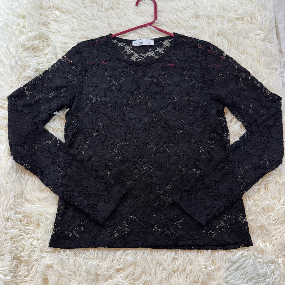 G1. Women’s Hollister Elegant Black Lace Top (M)